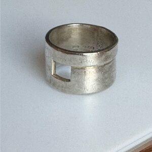 Gucci Geometric G Wide Sterling Silver Ring - size 8